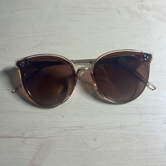 2 Piece Sunglasses Set - Picture 3 of 3